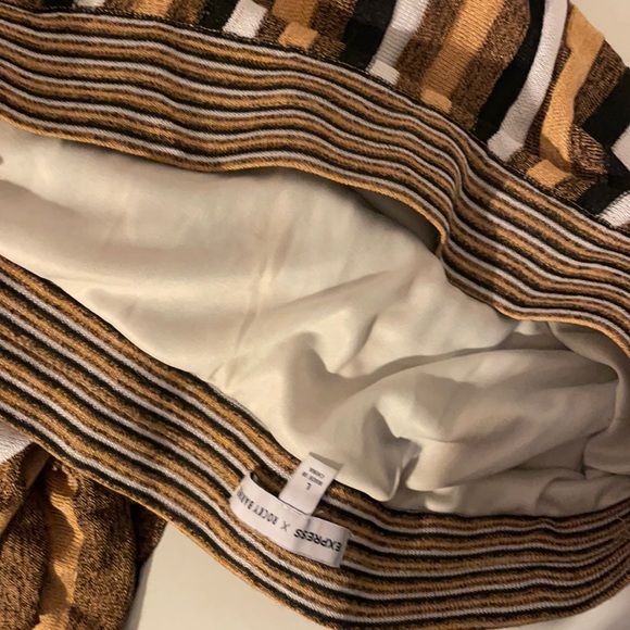 Outfit for sale skirt and shirt express large worn once - Picture 2 of 4